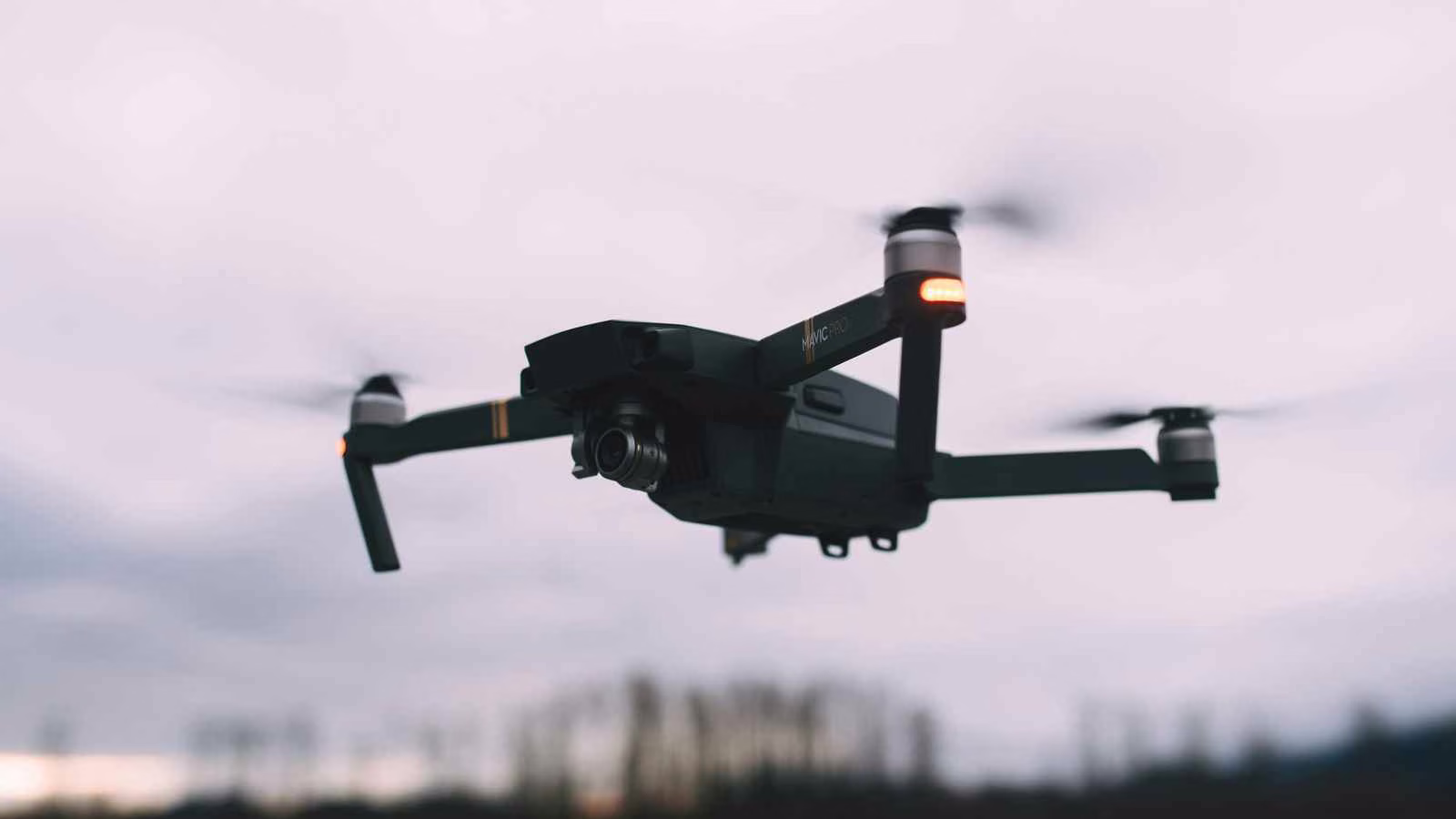 Un dron en vuelo.
